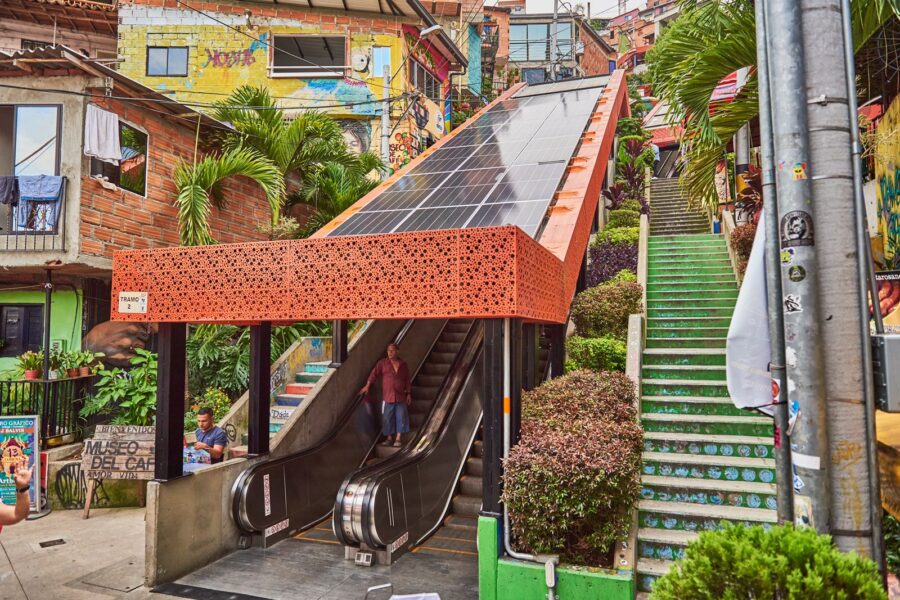 Paneles-Solares-Escaleras-Electricas-4