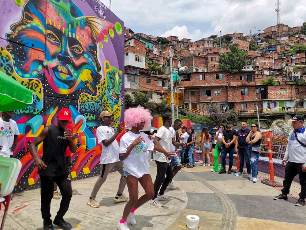 comuna-13-medellin-street-dancing