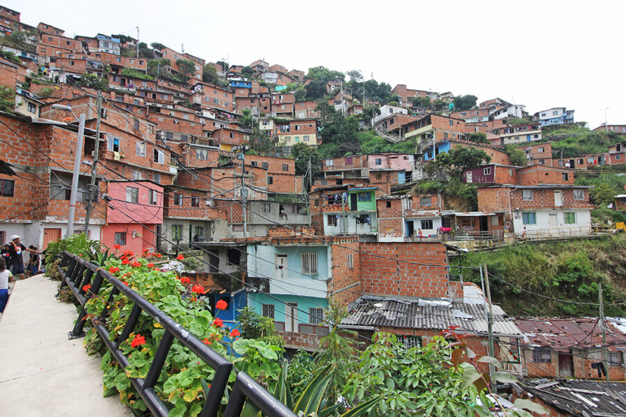 comuna13-medellin-tour-history-houses