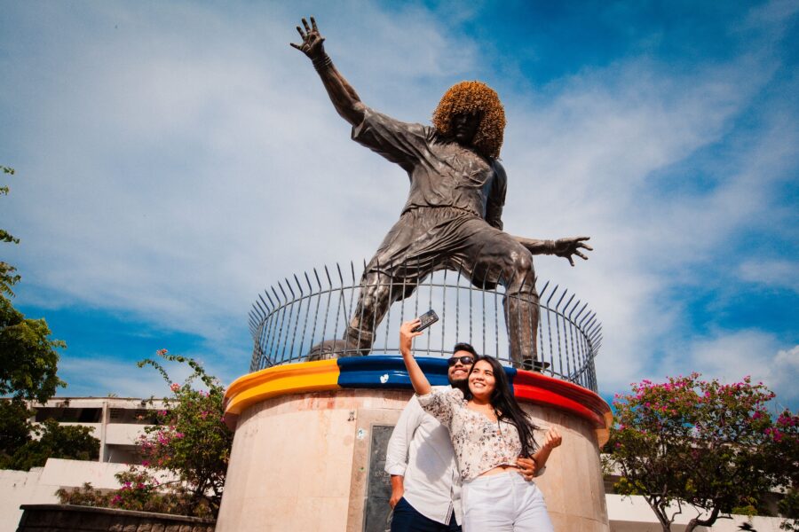 CITY TOUR_ESTATUA DEL PIBE